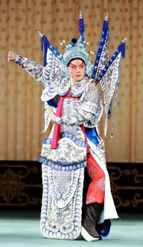 他为何能成最火年轻武生单这件小事你就做不到
