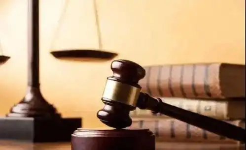 因吐槽领导,女子在公司大会上被其公开聊天记录后开除结果麻烦大了
