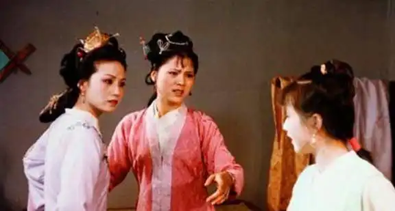 红楼梦从三个细节可看出,贾府中丫鬟等级制度的森严