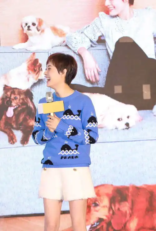 孙俪造型翻车,黑色抹胸裙暴露身材缺陷,胸前无料可秀