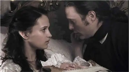 经典爱情片美貌王后与风流医生,真实故事改编的皇室野史