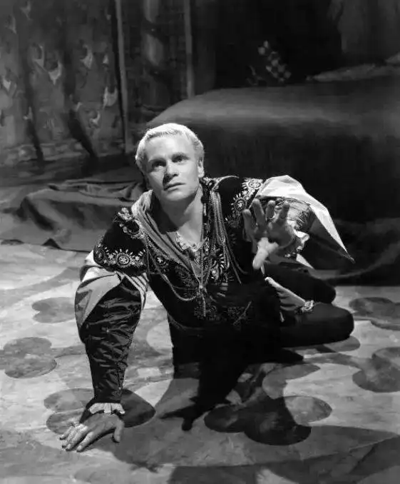 当文学从书中伸出一只手,它所提供的是在当下愈显宝贵的技能
