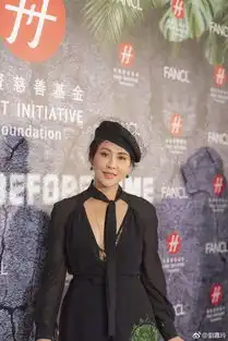 娱乐圈两朵铿锵玫瑰,越老越美,年过半百仍貌美如少女
