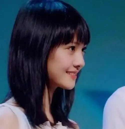 郑爽18岁照片疯传,和现在对比颜值没变过,唯独气质变了
