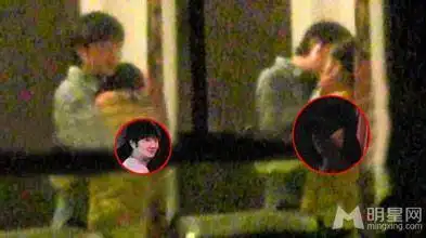 陈坤董洁牵手现身曝青涩照董洁王大治激吻门始末揭秘