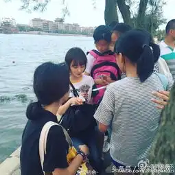 郑爽在厦门拍摄夏至未至短发素颜清丽可人
