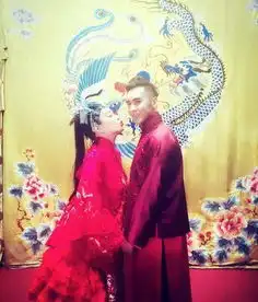 张伦硕京剧婚纱照将以世纪婚礼的规模来设计
