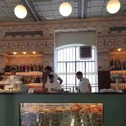 一切都得置中布达佩斯大饭店导演跨界设计咖啡
