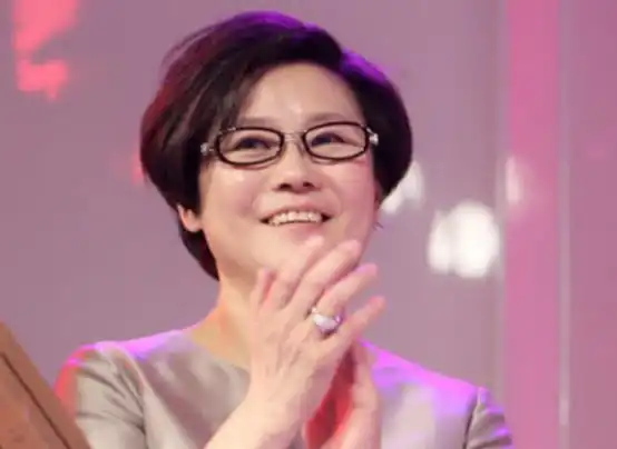 2个妈都是著名导演,拍戏多年却仍旧不红,如今沦落到拍网剧
