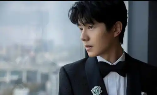 河南10位高人气男明星排行榜,岳云鹏勉强上榜,王一博仅排第二
