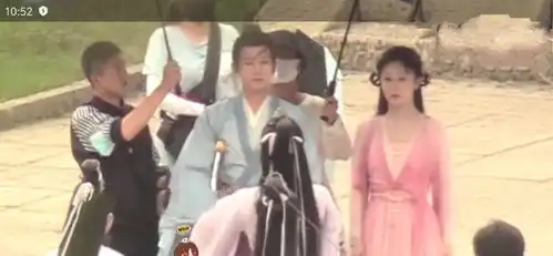 沉香如屑片场成毅拄拐杖拍戏敬业,杨紫暖心搀扶被赞人美心善