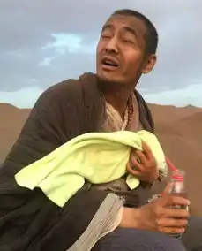 黄晓明曝丑剧照揭赵薇为何没成为黄太太