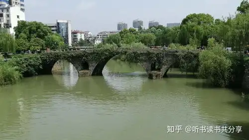 富阳恩波桥上有且只有三只石狮子