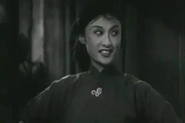 黄宗英她是美丽动人的甜姐儿,也是妙笔生花的女作家
