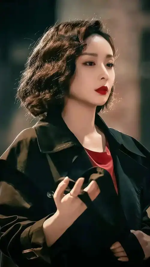 狂飙大嫂高叶童年照流出,眼神霸气,小时候就初显女王范