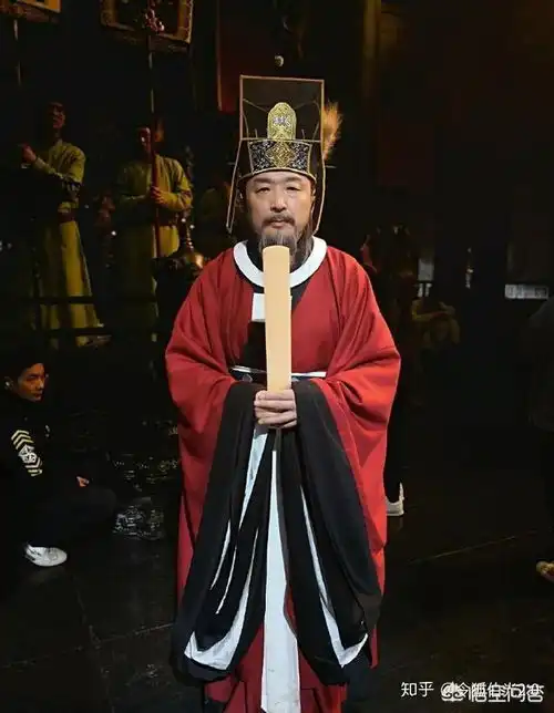 如何评价由正午阳光出品的电视剧孤城闭