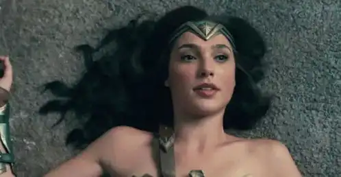 郑凯婚后亮相正义联盟,成为超级英雄,影迷掀起烧碟片运动
