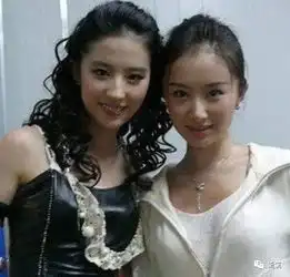 退出娱乐圈又回归的舒畅又变脸爆炸苹果肌和下巴p图也没遮住
