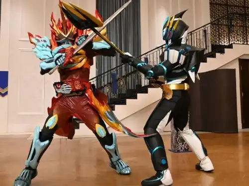 假面骑士圣刃南方基地围攻北方基地兹欧斯获强化尾上受重伤伦太郎新形态登场