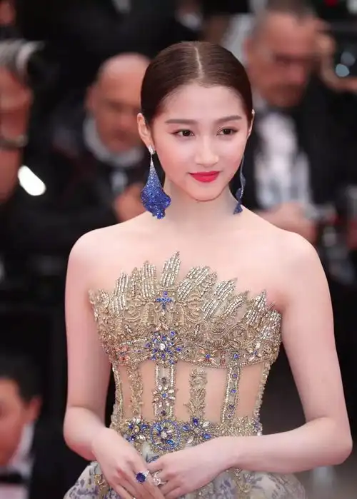 红毯谁最美戛纳电影节上女星们逆龄生长的秘密巩俐
