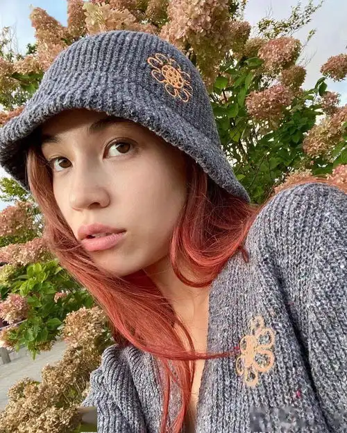 权志龙新旧女友同时秀出内衣照,网友说jennie比水原好看,但水原比她潮