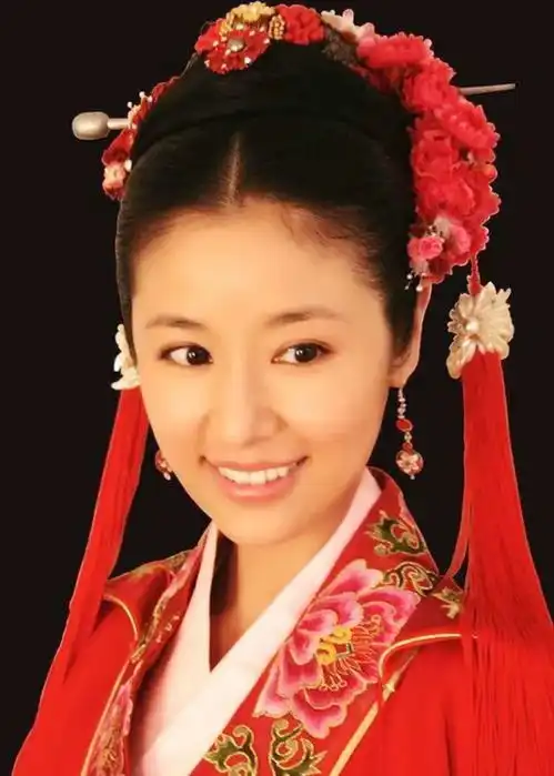 除了江城子,苏轼还为王弗写了一首爱情词,开篇就是情话经典