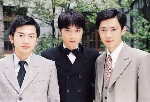结婚8年以上的明星夫妻,有人为爱放弃爆红机会,有人恋爱谈10年
