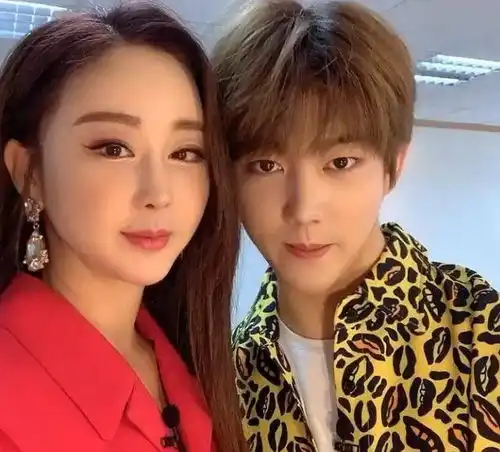 女大男18岁,韩星过日子很抠门,母亲给孩子穿得像乞丐