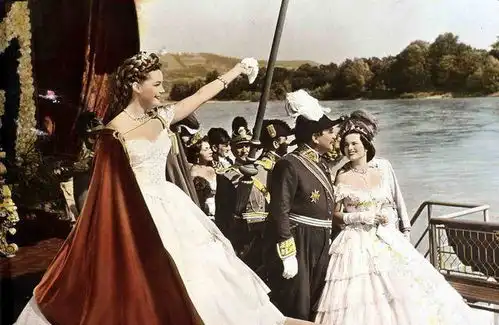 历史上的茜茜公主身高1米72,腰围仅45厘米,怀孕后体重仍不过百