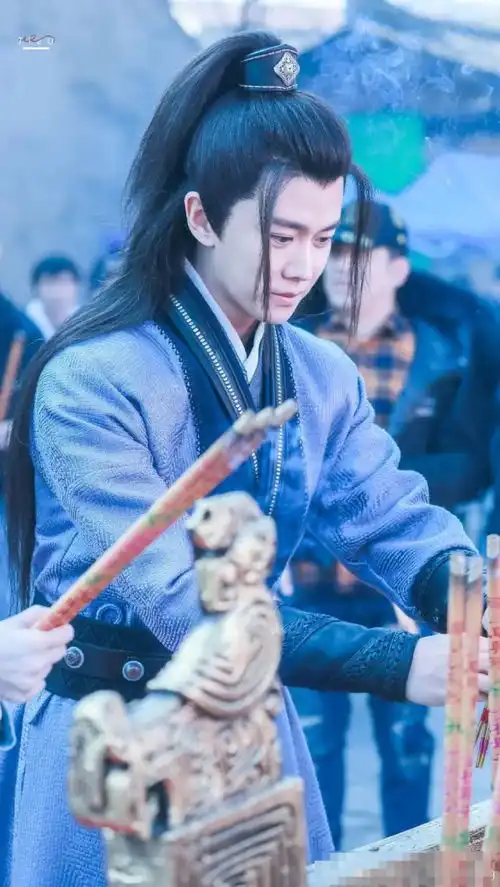 任嘉伦又一部新剧曝光剧照,清新俊逸比锦衣之下还要帅
