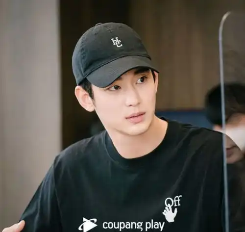 金秀贤新剧某一天曝光,33岁扮清纯大学生毫无违和感
