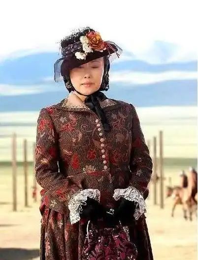 她的三段婚姻曲折如戏,获女儿抚养权,如今68岁只能轮椅度日