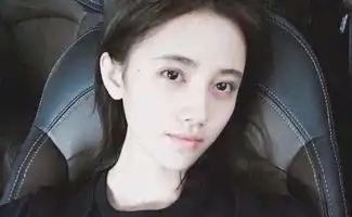 鞠婧祎打游戏入迷竟关掉美颜,看到正脸后,网友这叫颜值抗打