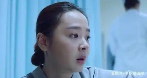 14岁播放少年包青天,并且曾经与释小龙一起玩感情戏,现在