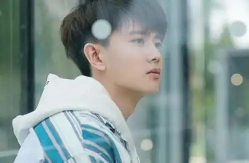 王劲松接受采访,被问王俊凯和任嘉伦的差距,回答一语中的超圈粉