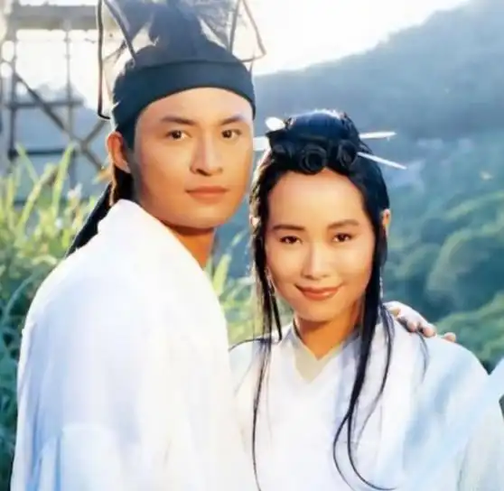 五个赵敏五种不同感觉叶童潇洒,贾静雯柔情,而她还演出了妩媚