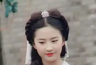 刘亦菲被淘汰小龙女造型曝光,清冷感不足,网友幸好换了
