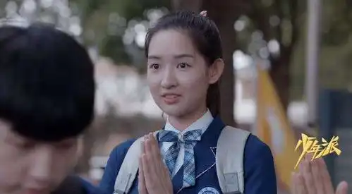 她是少年派中的邓小琪,穿上古装后,整容既视感
