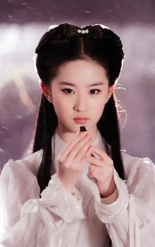 刘亦菲当年演小龙女的珍稀剧照,终于知道为什么无人超越了
