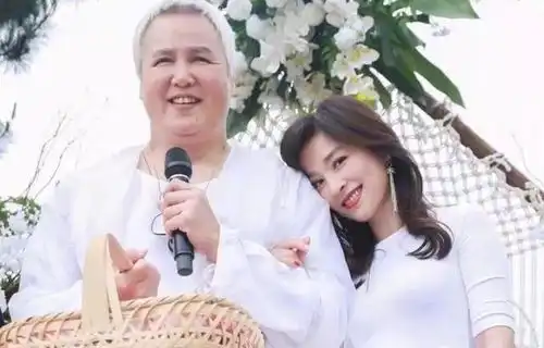 微商夫妻为武汉捐款2000万,张庭林瑞阳20年赚百亿,这次大爱无疆
