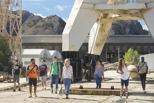 世上根本就没有写作这门专业,那些坚持业余写作十几年的人后来怎么样了