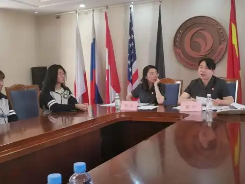 青岛二中法律之门创新实践基地2019级法律课题结题报告会
