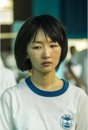 周冬雨,马思纯两位金马影后,谁的发展你更看好
