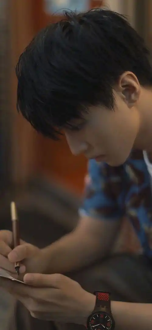 姐妹们有没有王俊凯适合当壁纸的图片
