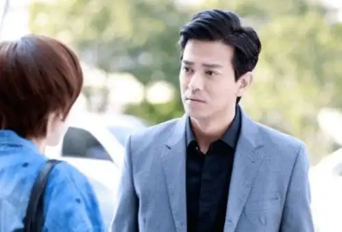 他曾红过谢霆锋,因抛弃张柏芝被向太雪藏,转战内地后一举成名