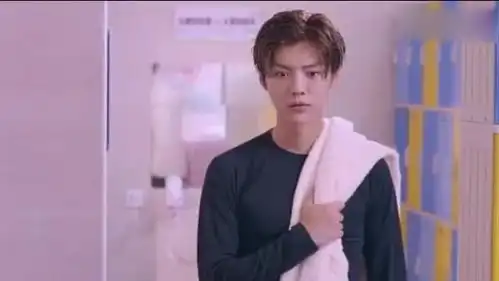 甜蜜暴击学校终于有了男卫浴,鹿晗进错浴室看见关晓彤,还帮她拿浴巾
