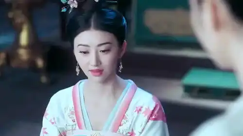 大唐荣耀汤晶媚嚣张跋扈,故意对珍珠找事,无奈实力不足