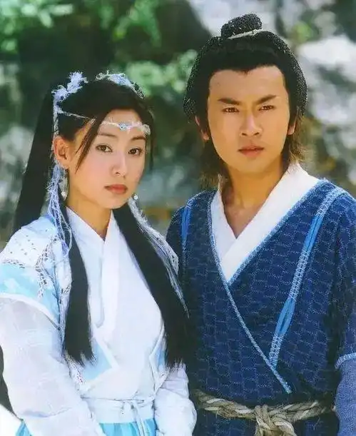 陈紫函发文纪念倚天屠龙记开播20周年,贾静雯高圆圆等美女如云

