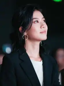 黄金兄弟女主演张雅玫,获张翰力捧开启霸屏,这是要火的节奏
