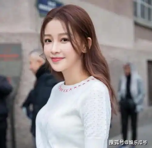 因长相出众,被经纪人介绍给自己儿子,如今发展比影帝老公还好
